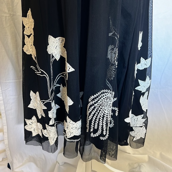Basil & Maude black dress size medium polyester bodice embroidered skirt - Picture 4 of 7